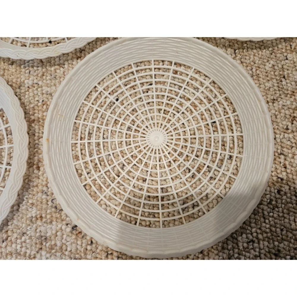 VINTAGE 4pc White Plastic Faux Woven 9.5